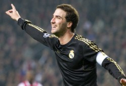 新疆队以58分优势战胜四川队，四川队遭遇22连败，阿不都贡献19分6篮板7助攻，杨芮得到17分